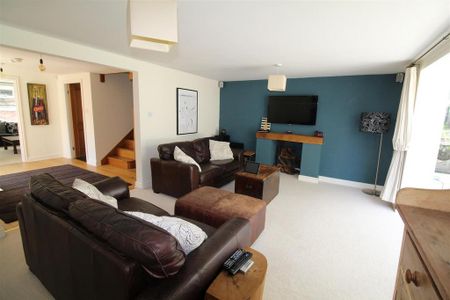 3 bedroom semi-detached house to rent - Photo 2
