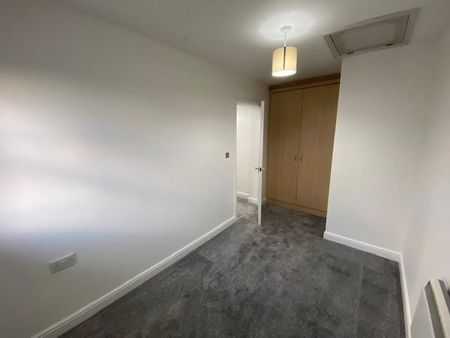 3 bedroom flat to rent - Photo 2