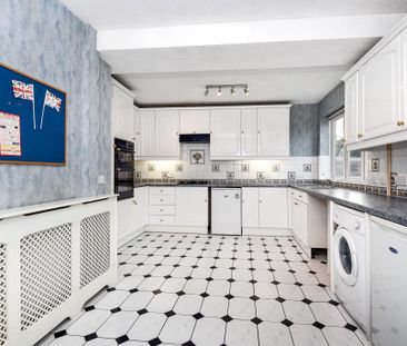 3 bedroom semi-detached house to rent - Photo 6