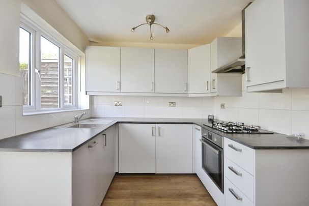 3 bedroom terraced house to rent - Photo 1
