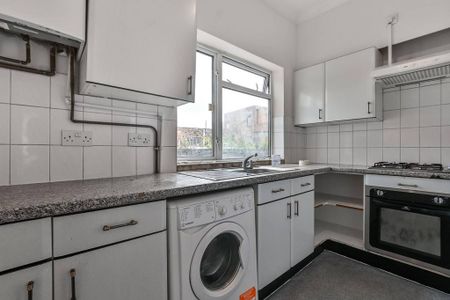 3 bedroom flat to rent - Photo 2