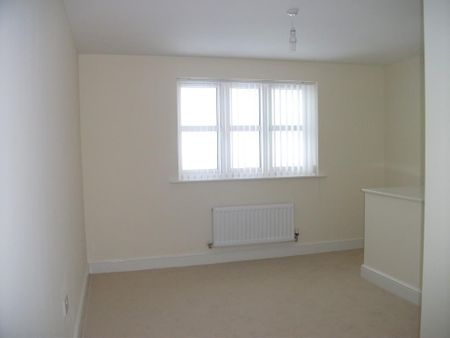 3 bedroom end of terrace house to rent - Photo 3