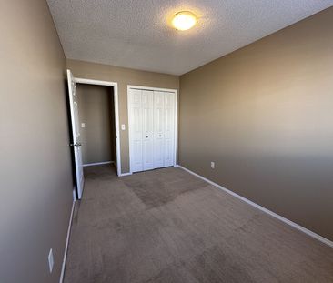 96 Country Village Lane Northeast, Calgary - Photo 4