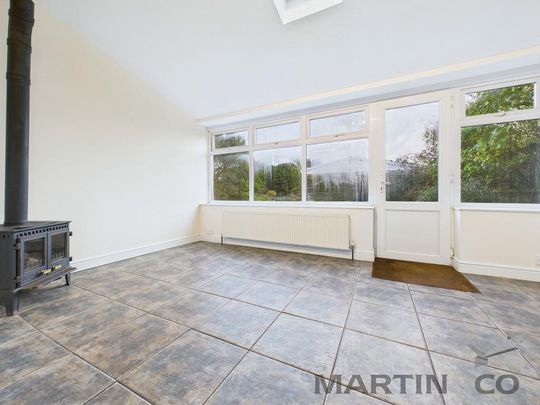 5 bedroom detached house to rent - Photo 1