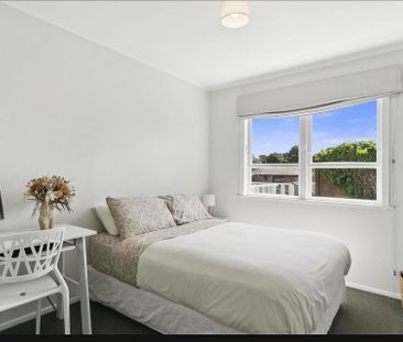 Convenience at it's finest! 3 bedroom | 1 Bathroom - Photo 3