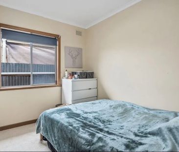 4-bedroom shared house / townhouse, Swinburne Ave - Photo 1