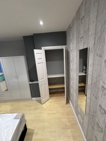 Room in a Shared House, Elmore Road, LU2 - Photo 2
