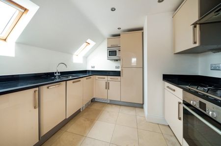 Flat to rent - 2 Lansdowne Road, Bromley, BR1 - Photo 5