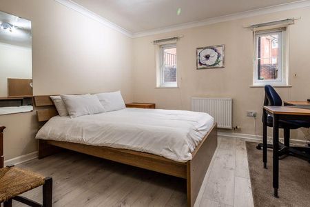 4 bedroom townhouse to rent - Photo 4