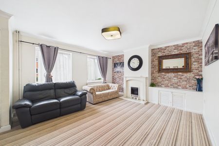 3 bedroom House in Staverton Road, Reading - Photo 3