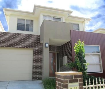 2/35 Angus Drive, Glen Waverley - Photo 1