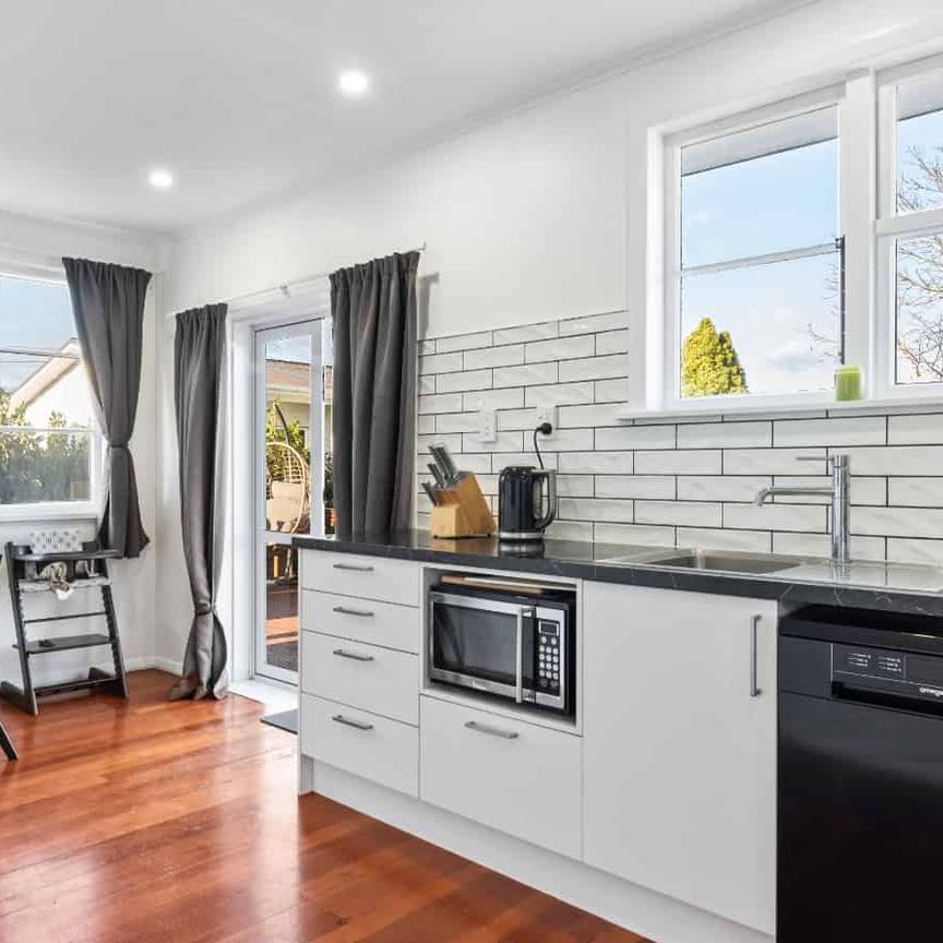 COLLEGE ESTATE - 3 BEDROOMS - Photo 1