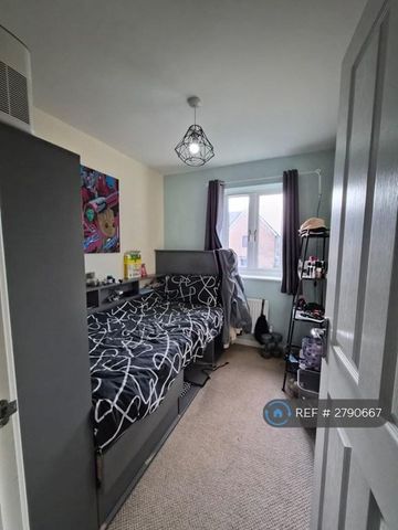 3 bedroom semi-detached house to rent - Photo 2