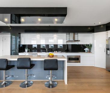 Luxurious Southbank Apartment with Spacious Open-Plan Design - Photo 5