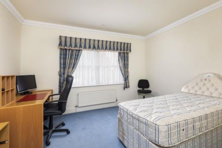 4 bedroom townhouse to rent - Photo 3