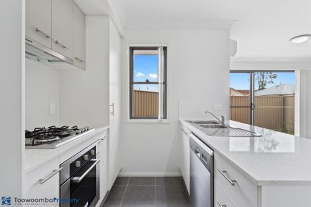 This impeccably presented lowset brick unit is sure to impress! - Photo 3