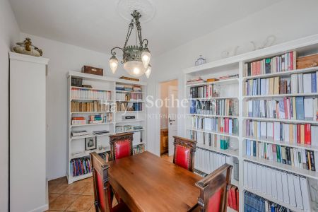 Single Family Home - Photo 2