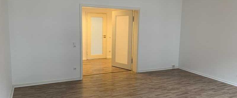 großzügige, helle 4-Zimmer-Wohnung mit Balkon im Herzen von Mannheim - Foto 1
