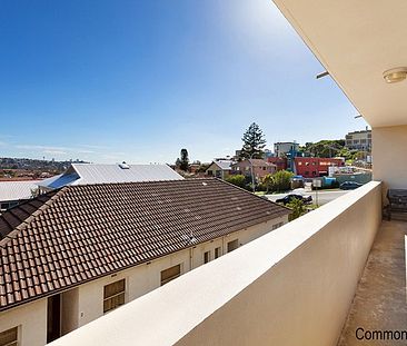 Perfectly positioned One Bedroom in North Bondi - Photo 3