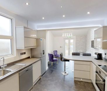 Double En-suite- Great Location - Photo 2