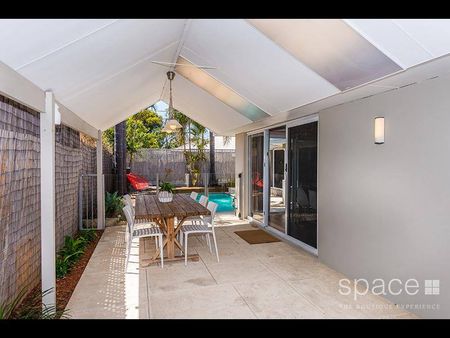 Private and secure unfurnished duplex home - Photo 5