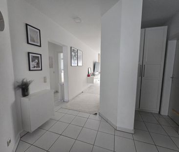 Lichtdurchflutete 3-Zi.-Wohnung mit toller Raumaufteilung. Plus EBK... - Photo 3