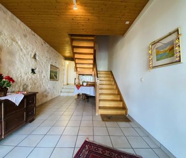 Rustikale Wohnung mit Parkplatz, Estrich und Gartensitzplatz - Photo 3