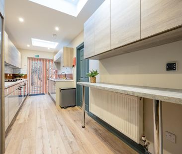 1 bedroom in a house share to rent - Photo 2