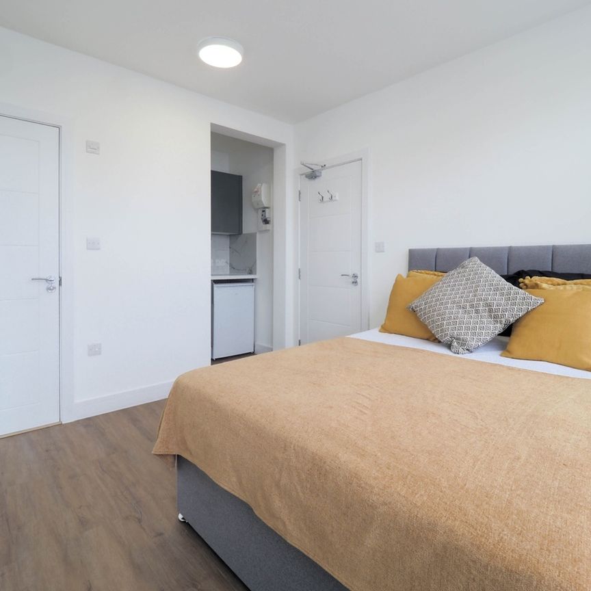 Room in a Shared House, The Meadow Way, HA3 - Photo 1