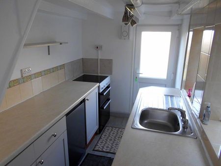 2 bedroom terraced house to rent - Photo 3