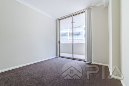 Spacious 2 bedroom unit for rent - Photo 2