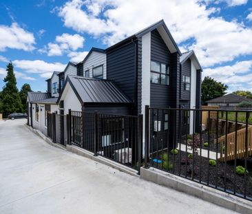 Fully furnished, self contained, studio room! - Photo 4