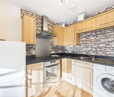 Coombe Way, Farnborough, Hampshire, GU14 - Photo 4