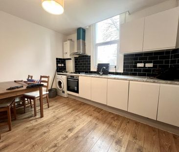 4 bedroom flat to rent - Photo 1