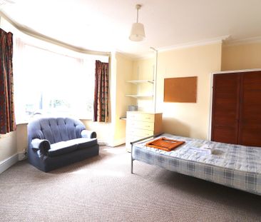 First Floor Middle (4), 17 Jeune St, Oxford OX4 1BN - Photo 3