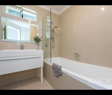 Private and secure unfurnished duplex home - Photo 6