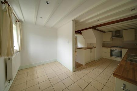 2 bedroom end of terrace house to rent - Photo 2