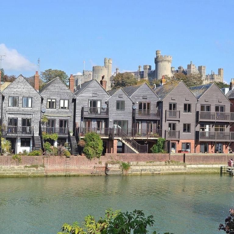 6 bedroom detached house to rent - Photo 1