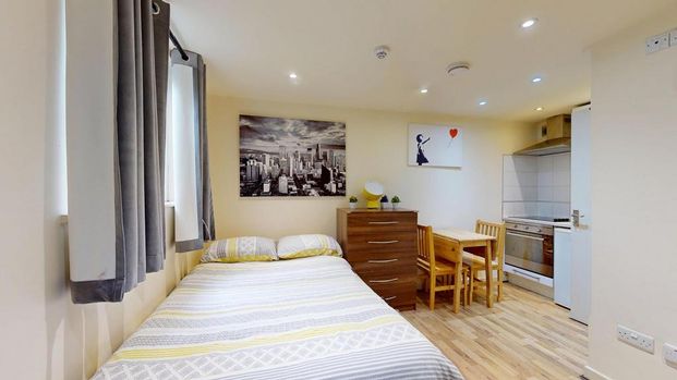 Studio to rent - Photo 1