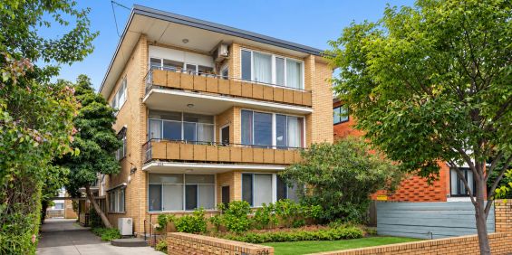 Spacious Ground-Floor Living in the Heart of St Kilda East - Photo 3