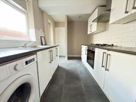 3 bedroom terraced house to rent - Photo 4