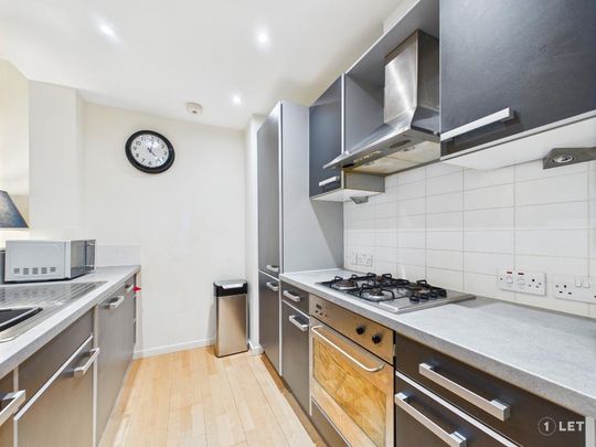 1 bedroom flat to rent - Photo 1