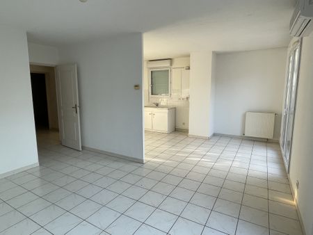 Location Appartement 3 pièces 64m² NIMES 30000 - Photo 2