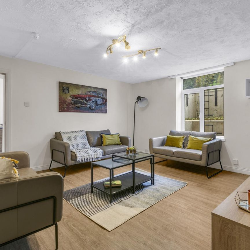 GARDEN FLAT, 246 VINERY ROAD Leeds - LS4 2LA - Photo 1