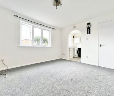 1 Bed Flat, Fenman Gardens, IG3 - Photo 1