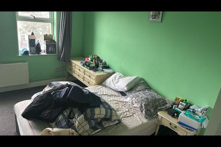 3 Bed Flat, Maple Court, SM4 - Photo 5