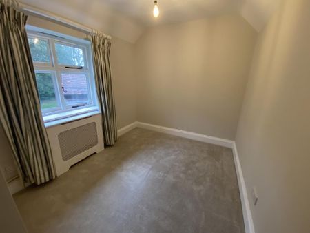 4 bedroom detached house to rent - Photo 2