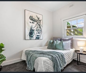 Art Deco Charm by the Beach — Freshly Updated & Perfectly Positioned - Photo 2