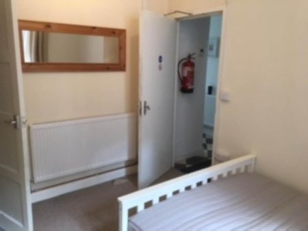 4 bedroom house to rent - Photo 2