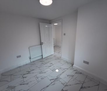 Two bedroom Annex flat ideal for two students-£1600 pcm - Photo 1